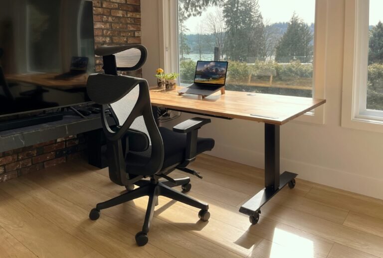 Standing desk versus sitting desk comparison for health